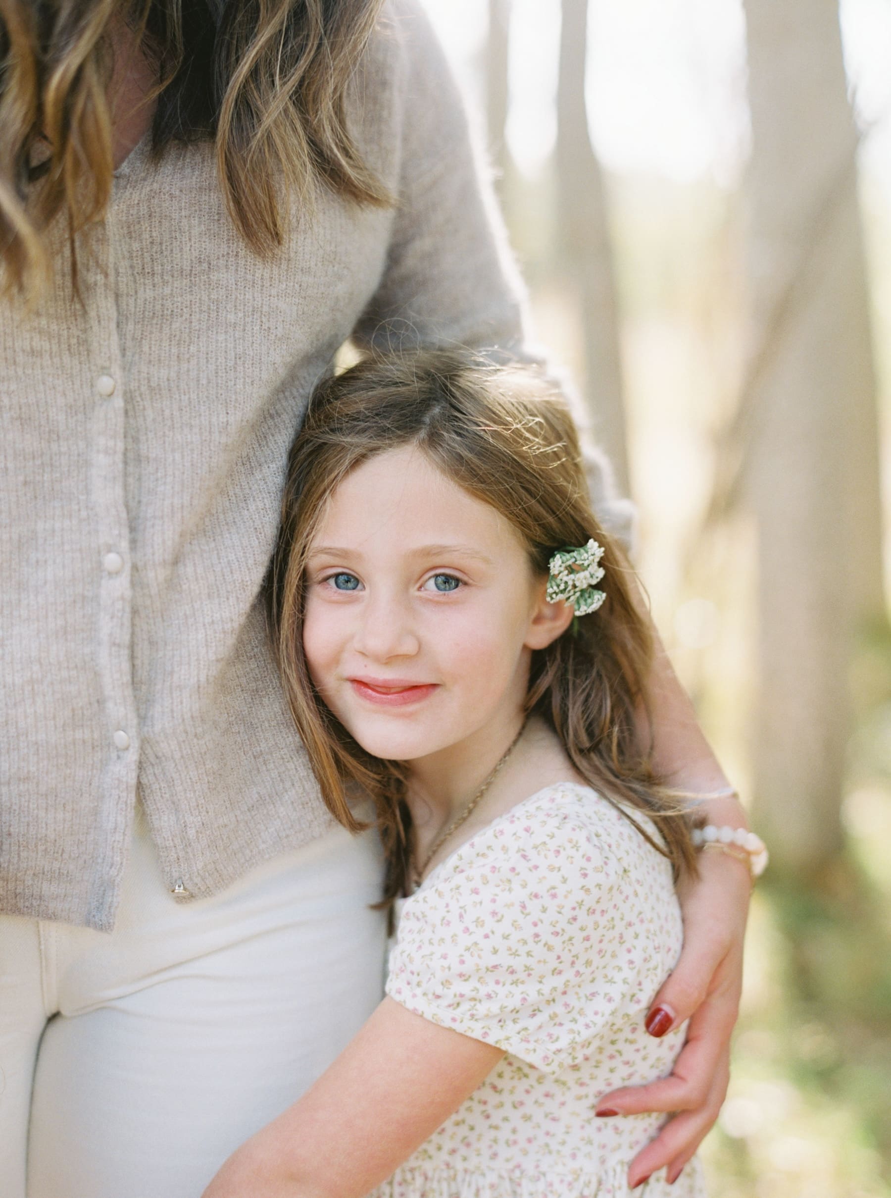 Seattle Fall Mini Session: Girl with flower in hair hugging mother, Nolting family photos.